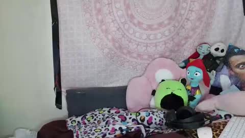 Snapshot of veelehanex3 chatting on 12-27-24, 10:01 Veronica Lehane online show from 12-27-24, 10:01