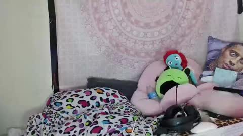 Snapshot of veelehanex3 chatting on 12-29-24, 07:43 Veronica Lehane online show from 12-29-24, 07:43