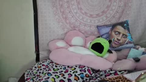 Snapshot of veelehanex3 chatting on 12-31-24, 07:40 Veronica Lehane online show from 12-31-24, 07:40
