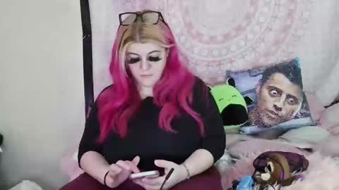 Snapshot of veelehanex3 chatting on 01-18-25, 12:47 Veronica Lehane online show from 01-18-25, 12:47