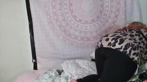 Snapshot of veelehanex3 chatting on 02-14-25, 03:43 Veronica Lehane online show from 02-14-25, 03:43