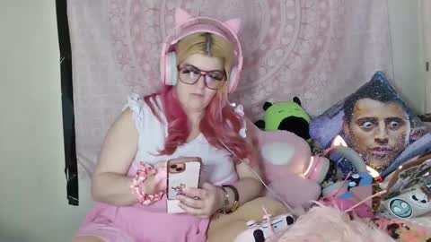 Snapshot of veelehanex3 chatting on 03-04-25, 10:16 Veronica Lehane online show from 03-04-25, 10:16