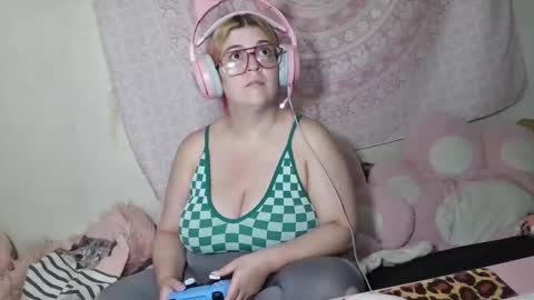 Snapshot of veelehanex3 chatting on 09-20-25, 08:54 Veronica Lehane online show from 09-20-25, 08:54