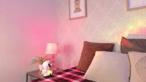 Snapshot of veesimons_dh chatting on 10-25-25, 07:41 Vee Simons online show from 10-25-25, 07:41