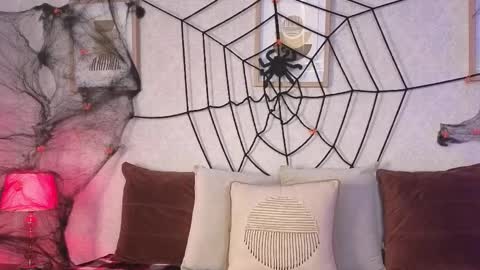 Snapshot of veesimons_dh chatting on 10-31-25, 07:37 Vee Simons online show from 10-31-25, 07:37