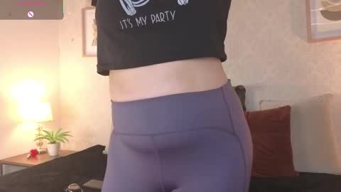 Snapshot of veesimons_dh chatting on 11-14-25, 07:45 Vee Simons online show from 11-14-25, 07:45