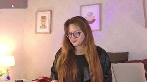 Snapshot of veesimons_dh chatting on 11-21-25, 08:18 Vee Simons online show from 11-21-25, 08:18