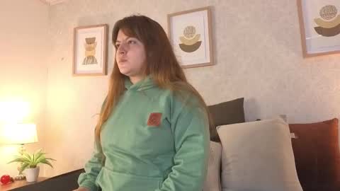 Snapshot of veesimons_dh chatting on 11-26-25, 08:54 Vee Simons online show from 11-26-25, 08:54