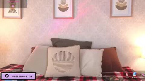 Snapshot of veesimons_dh chatting on 12-16-25, 07:41 Vee Simons online show from 12-16-25, 07:41