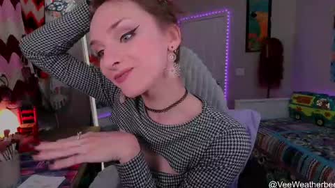 Violet Weatherbee online show from 04-28-26, 02:27