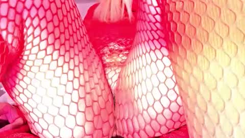 Snapshot of veheveun chatting on 12-18-25, 02:50 Vehe Veun online show from 12-18-25, 02:50