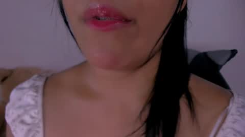 Snapshot of veky_saliva01 chatting on 10-19-25, 10:43 camila online show from 10-19-25, 10:43