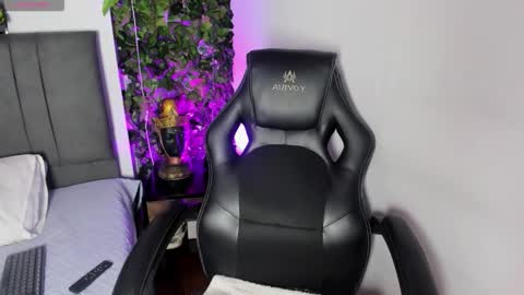 Isabella online show from 10-06-25, 08:17