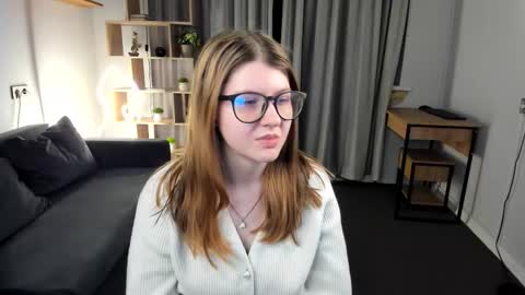 Snapshot of velinavoss chatting on 01-17-26, 02:00 Alice online show from 01-17-26, 02:00