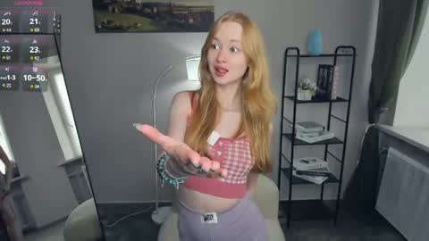 Snapshot of velinavoss chatting on 07-26-26, 12:01 Alice online show from 07-26-26, 12:01