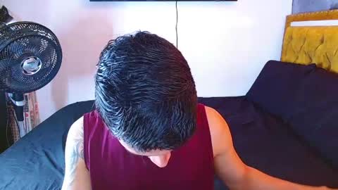 velk_hot1 online show from 04-23-26, 03:03