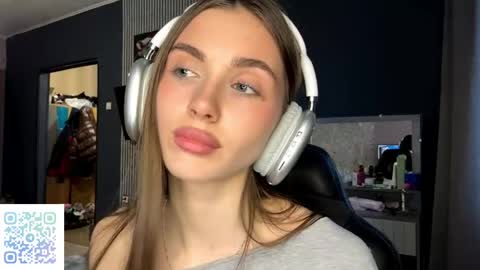 Nia online show from 03-26-26, 03:28