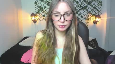 Sophi  online show from 03-25-26, 12:38
