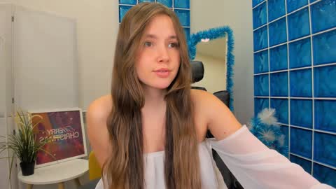 velvet_cherry online show from 12-18-24, 04:39