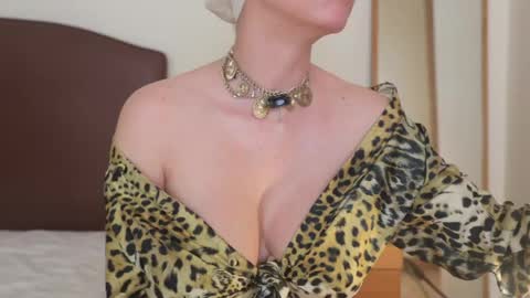 Snapshot of velvet_daydream chatting on 05-30-26, 06:38 Sienna online show from 05-30-26, 06:38
