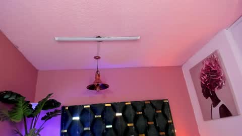 Isabella  online show from 04-25-26, 12:41