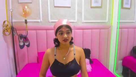 Snapshot of velvet_giirll chatting on 07-06-26, 01:41 velvet_giirll online show from 07-06-26, 01:41