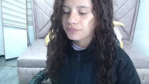 velvet_moon_v online show from 09-18-25, 01:02