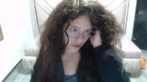 velvet_moon_v online show from 10-28-25, 01:36