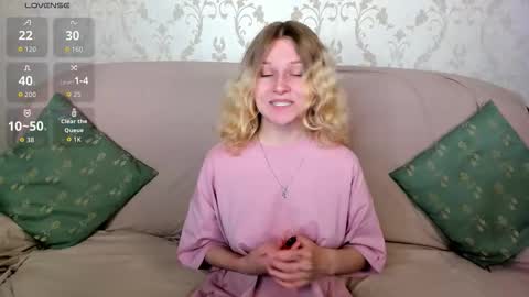 Snapshot of velvet_peach_ chatting on 09-10-25, 11:43 velvet_peach_ online show from 09-10-25, 11:43