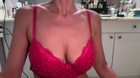 Snapshot of velvetbarbie chatting on 11-20-25, 05:34 VelvetBarbie online show from 11-20-25, 05:34