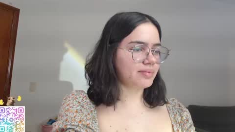 Snapshot of velvetcrystal chatting on 07-06-26, 01:57 Crystal PVT OPEN online show from 07-06-26, 01:57