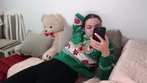 Snapshot of velvetmoon123 chatting on 12-15-25, 10:03 velvetmoon123 online show from 12-15-25, 10:03