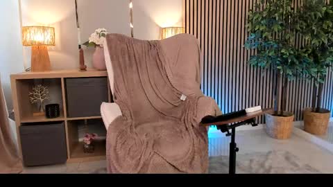 Snapshot of velvetspell chatting on 05-16-26, 10:36 Velvet online show from 05-16-26, 10:36