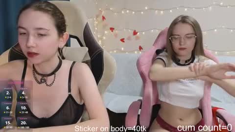 Snapshot of velvetvalkyries chatting on 11-29-25, 05:16 CLEOshort hair TIna long hair online show from 11-29-25, 05:16