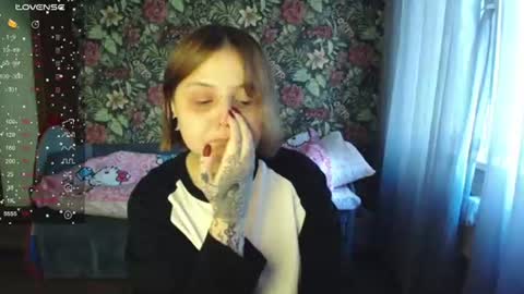 Snapshot of vendymories chatting on 06-20-26, 02:47 eva 3 online show from 06-20-26, 02:47