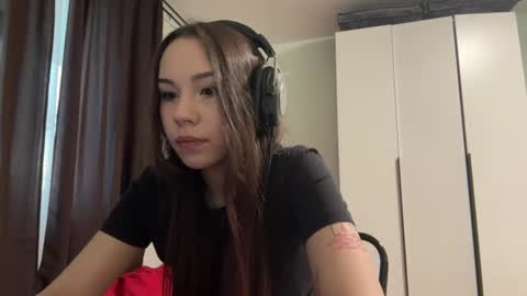 Milla online show from 06-19-26, 06:45