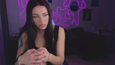 Snapshot of venomchic chatting on 11-17-25, 07:47 Sofia online show from 11-17-25, 07:47