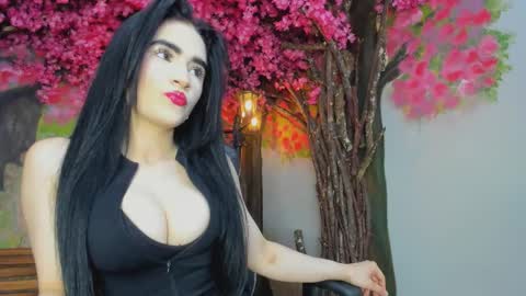 Snapshot of venomdoll_ chatting on 12-19-25, 12:12 VALERIA online show from 12-19-25, 12:12