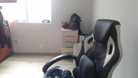 Snapshot of venus496613 chatting on 05-30-26, 05:32 venus496613 online show from 05-30-26, 05:32
