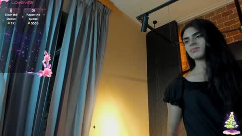 Snapshot of venus_flame chatting on 01-20-25, 11:24 VENUS online show from 01-20-25, 11:24