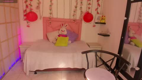 Snapshot of venus_latin_01 chatting on 10-10-25, 07:57 Mary online show from 10-10-25, 07:57