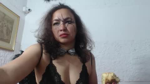 Snapshot of venus_lov chatting on 10-31-25, 11:55 venus_lov online show from 10-31-25, 11:55