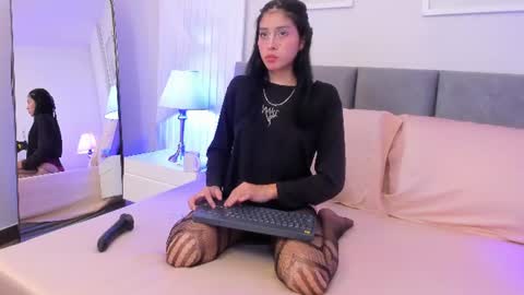 Snapshot of venus_seduccion chatting on 06-30-26, 11:22 VENUS online show from 06-30-26, 11:22