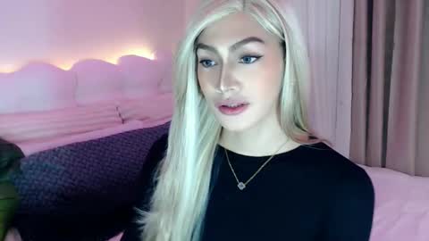 Venus Sunrise Bombshell online show from 04-21-26, 07:17