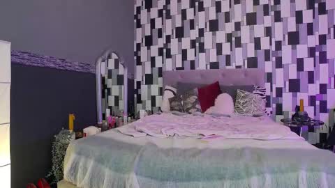 venusinylons online show from 12-22-25, 01:52