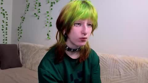 Snapshot of veolatownson chatting on 09-22-25, 08:00 Erica online show from 09-22-25, 08:00