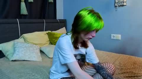 Snapshot of veolatownson chatting on 10-08-25, 08:28 Erica online show from 10-08-25, 08:28