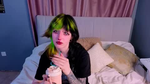 Snapshot of veolatownson chatting on 10-16-25, 08:10 Erica online show from 10-16-25, 08:10