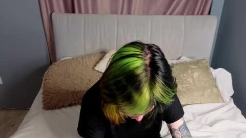 Snapshot of veolatownson chatting on 10-20-25, 08:20 Erica online show from 10-20-25, 08:20