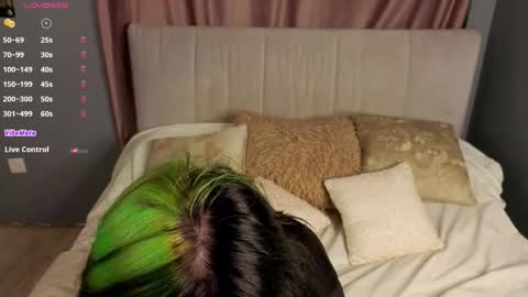 Snapshot of veolatownson chatting on 10-23-25, 08:07 Erica online show from 10-23-25, 08:07